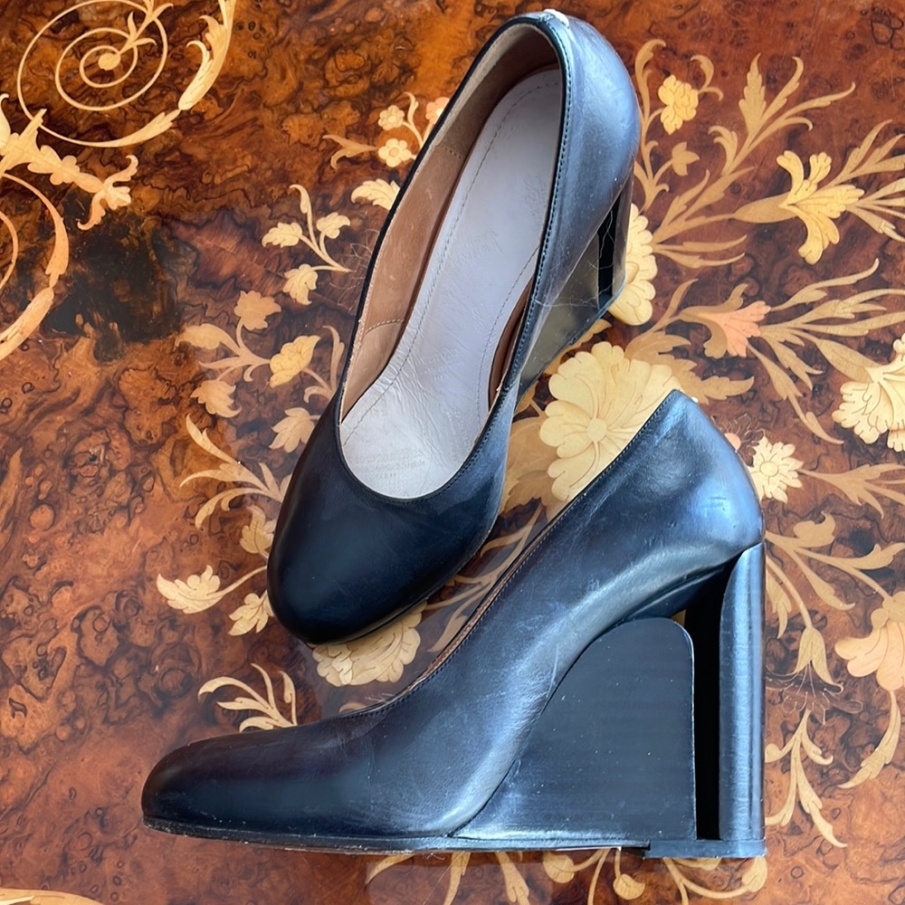 MAISON MARTIN MARGIELA sz 5.5/6 or 36 black wedge pumps cutout heel